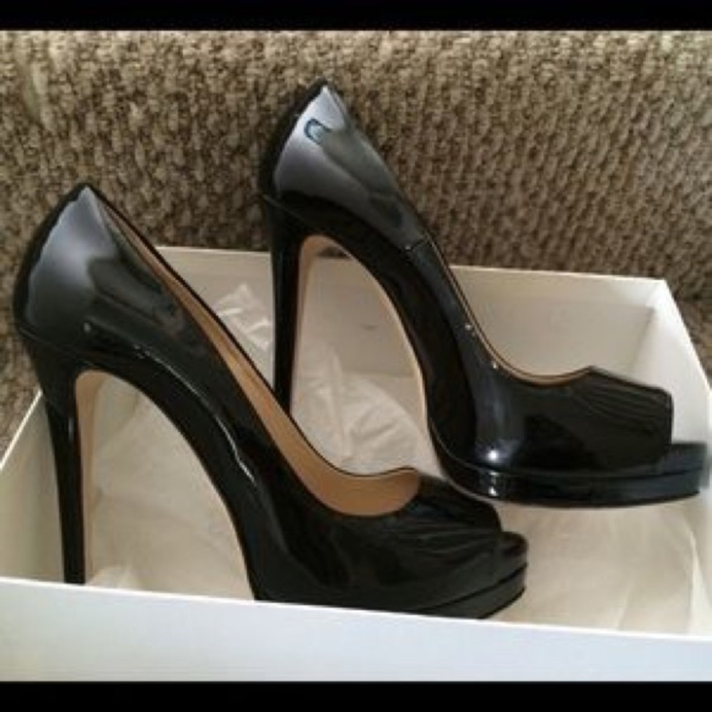 PAUL & BETTY ITALIAN PATENT LEATHER PUMPS